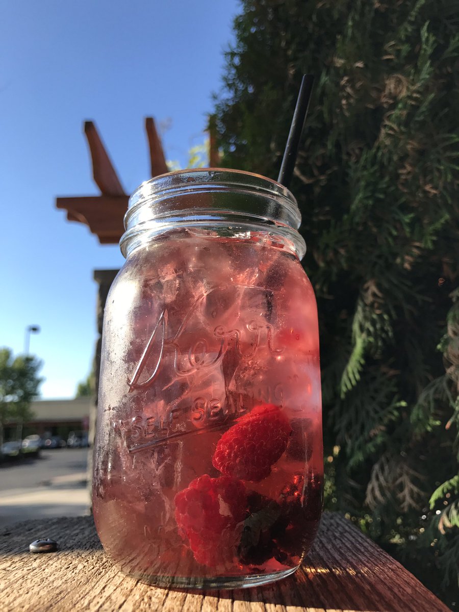 3sixtykitchen's tweet photo. #summernights call for #sangria on the patio! #threesixtykitchen #camaswa #roseallday #summercocktails #patioweather https://t.co/Hm0ZzqESyJ
