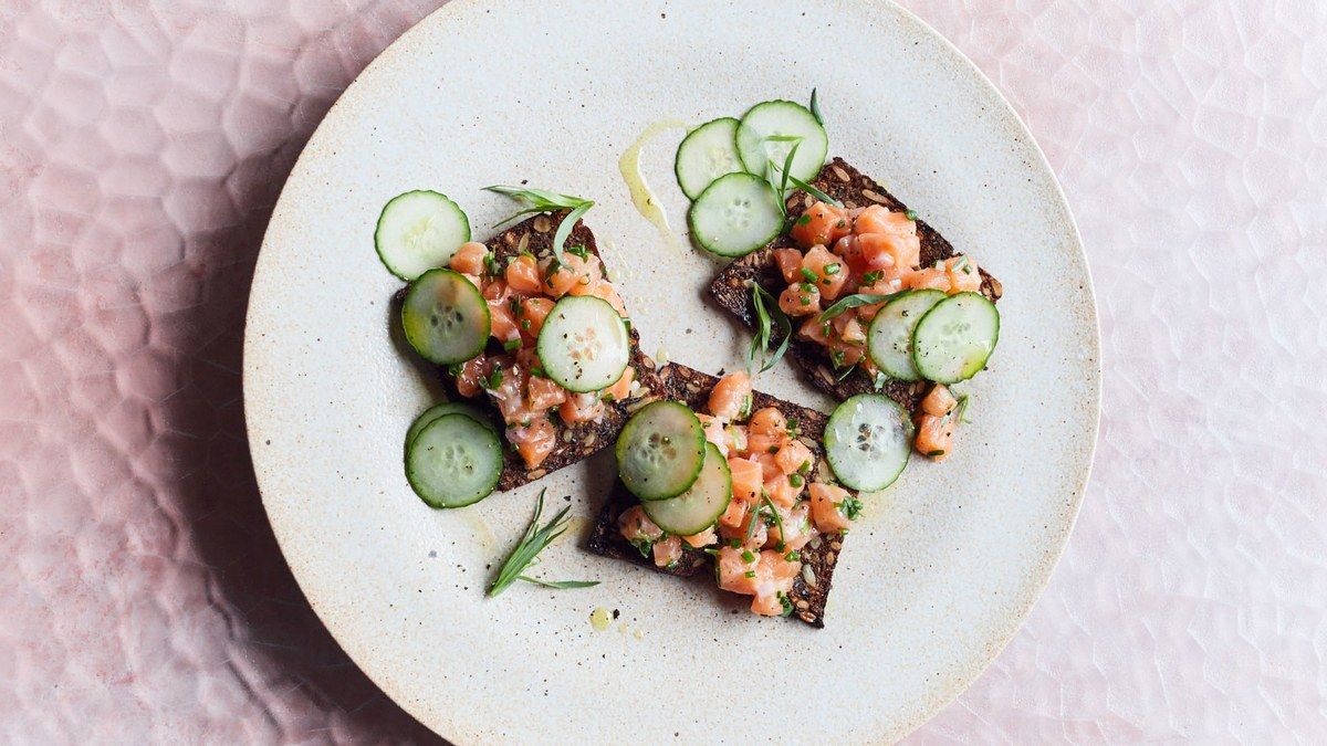 GroceryGetterOR's tweet photo. The summer heat gives us a new appreciation for fresh #produce. Here are some great, stove-free #recipes. #VegLife

https://t.co/sz3csJfhur https://t.co/sQdR2aYsa5