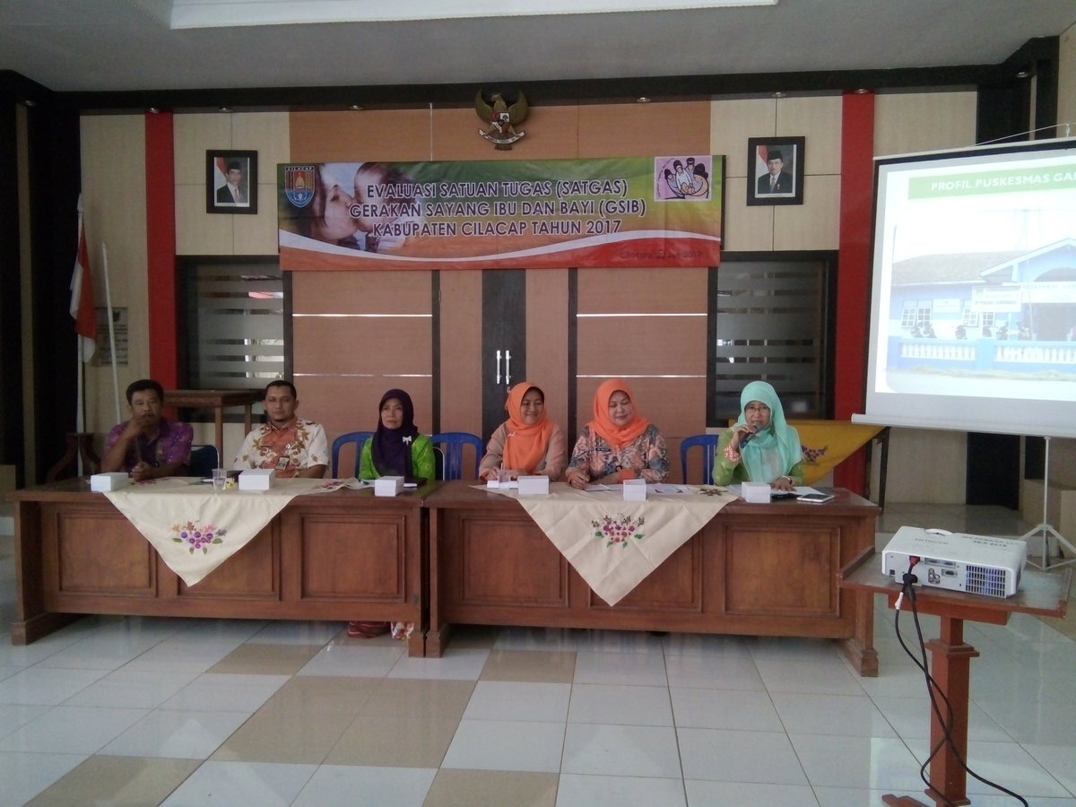 gandrungkec's tweet photo. Rakor GSIB tingkat eks distrik Sidareja di Pendopo Kecamatan Gandrungmangu https://t.co/eJLIE5MLen