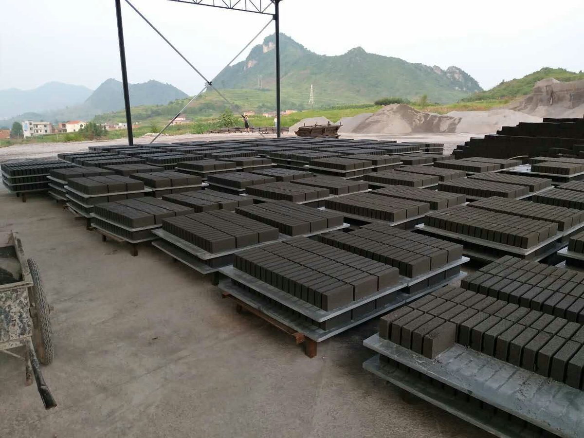 Alice_XiaoAiYun's tweet photo. #BrickMachine # construcao # Machinery #Brick making machine@chrisharrington @markdavidson whatsapp:86 15111231974 https://t.co/Q3EWe7tYPs