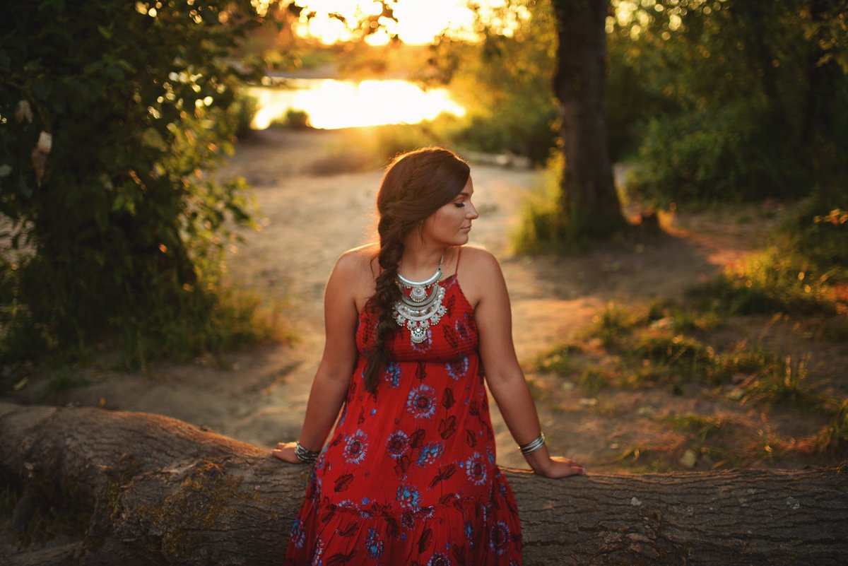 n_ephotography's tweet photo. #obsessed @faithanderson__ #NEPSeniorTeam2018 https://t.co/aEtubwEh4z