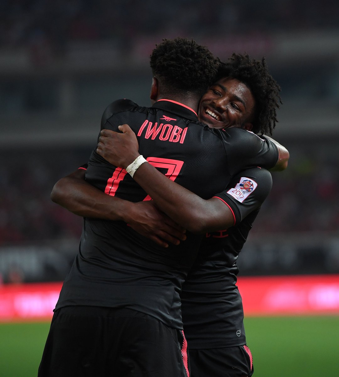 Arsenal's tweet photo. Caption this...

#ArsenalinShanghai 🔴 https://t.co/KOcNLnUEJ7
