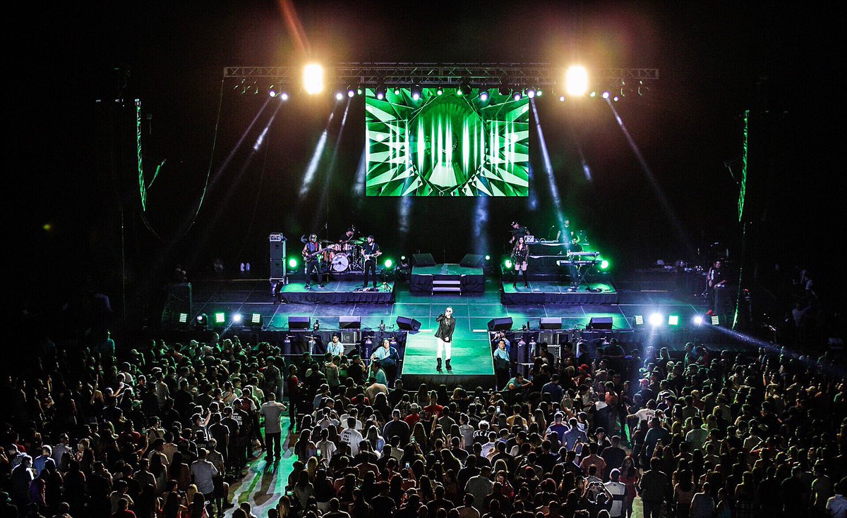 yandeloficial's tweet photo. #Laredo #Texas #SoyUnDuro #Yandel #UpdateTheAlbum https://t.co/9N8vuepJKN