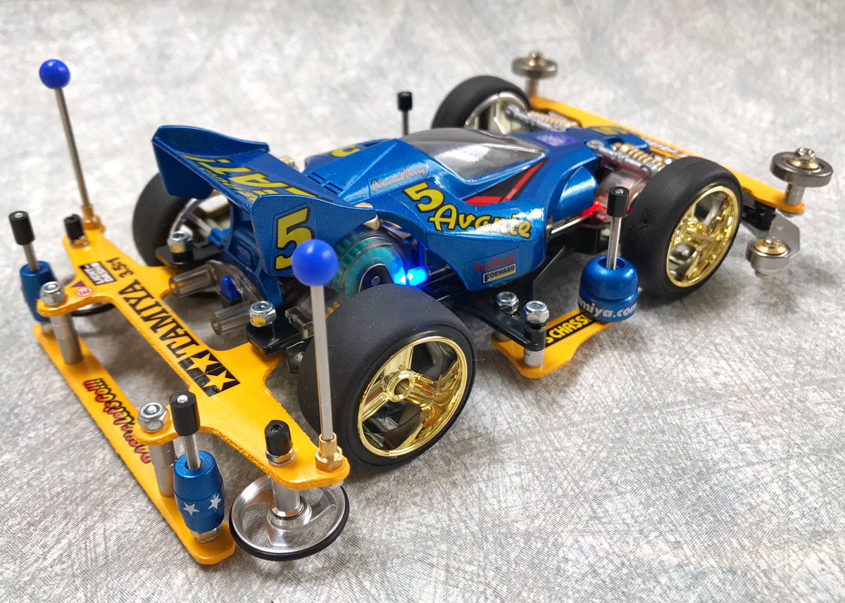 ミニ四駆 タミヤ公式 コンデレ Goldさんの アバンテjr 90s 90年代のローラーセッティングと現代マスダン セッティングのmixスタイル ミニ四駆ジャパンカップ17 東京大会2コンクールデレガンスより Mini4wd M4condele