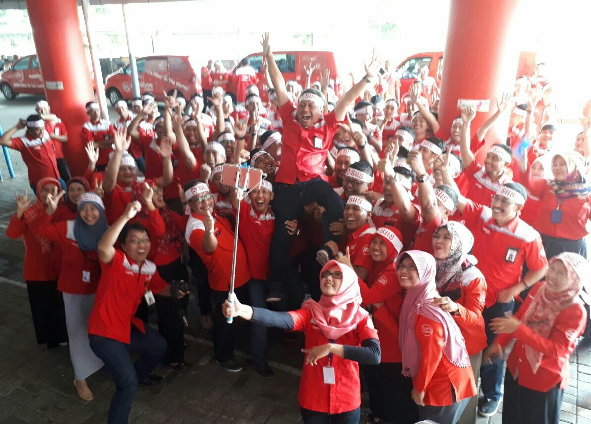 ikariny's tweet photo. @parwi66 @_funtastic5_ @CCMTREG5 @IndiHome_5 #ccmkickoff #IMA #witelJember
.
Jember Hebaattt...!!!
Pasti Bisaaa....!!!
. https://t.co/O1txpDIUIr