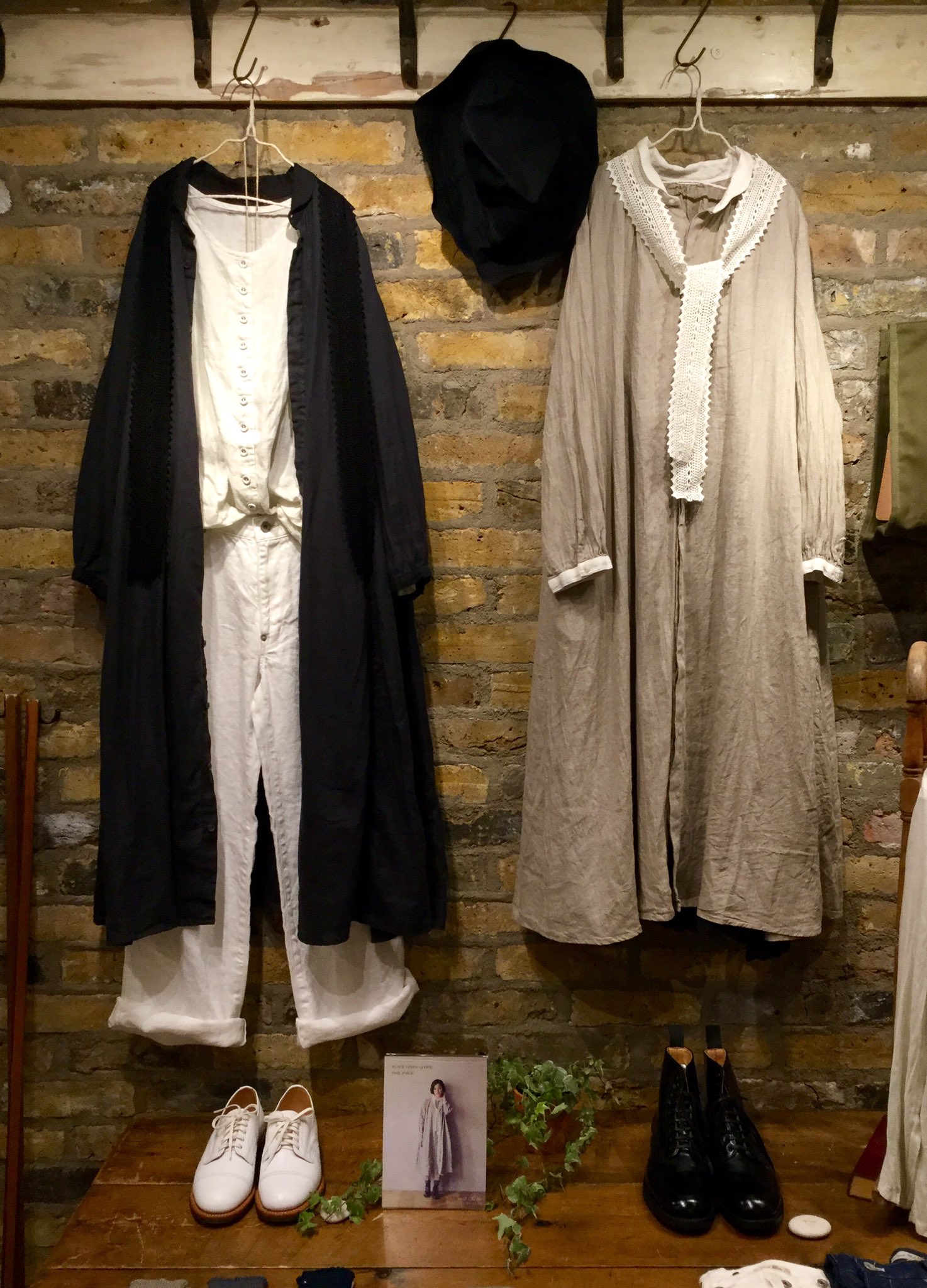 Nest Robe Kyoto 本日よりリンネル9月号掲載アイテムが発売になります ブラックリネンクレリックワンピース Natural リネンクレリックワンピース Inkblack 25 000yen Tax Nestrobe ネストローブ