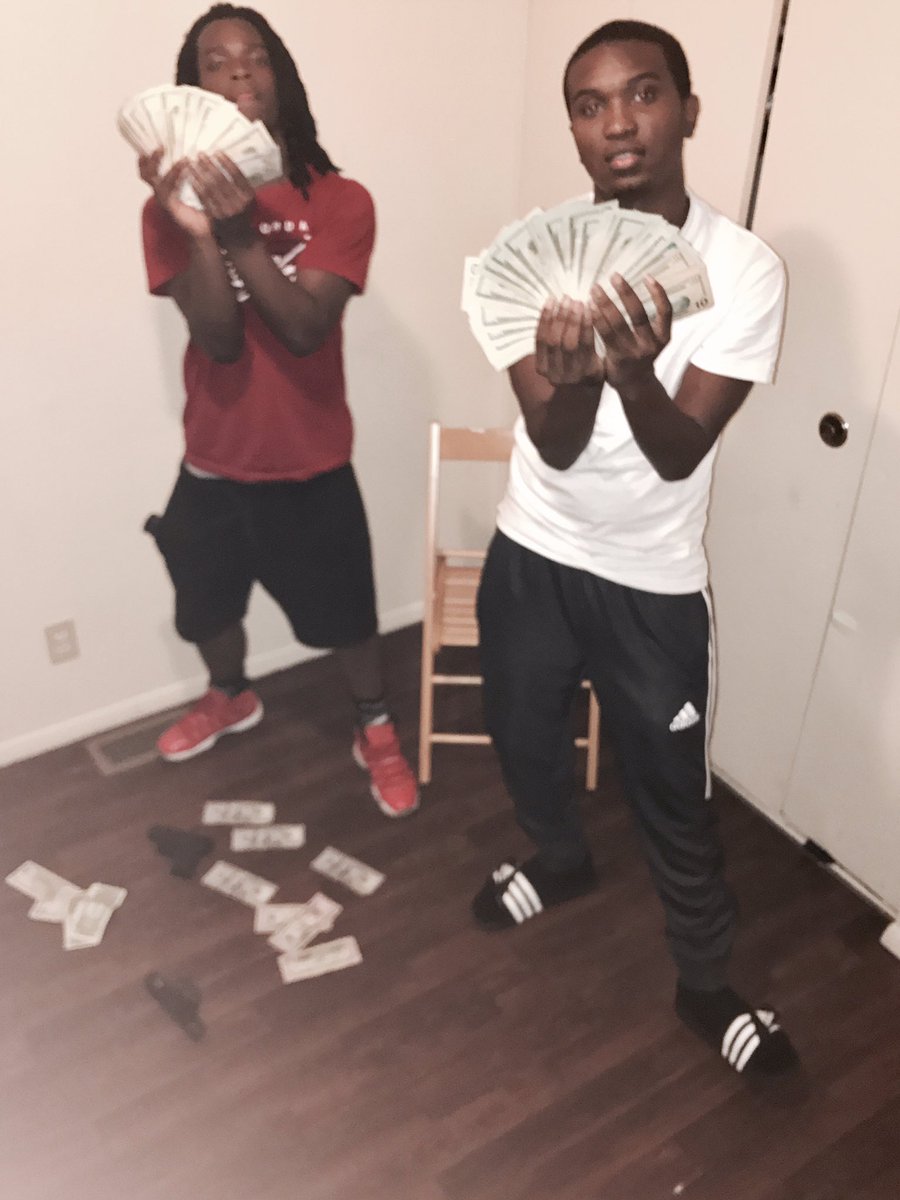 BercyRipBally's tweet photo. You Know we Ballout for Ball and you know we Shoot it out For Bang 🤷🏾‍♂️💸👿 https://t.co/s2i9SvaAvv