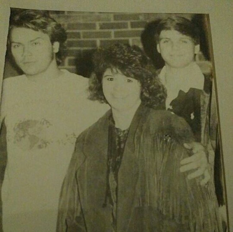 rivahphnx's tweet photo. rare photo of river phoenix and a fan accompanied by a hand written letter in huntsville, alabama, 1991. https://t.co/Xgi5WZ62gK