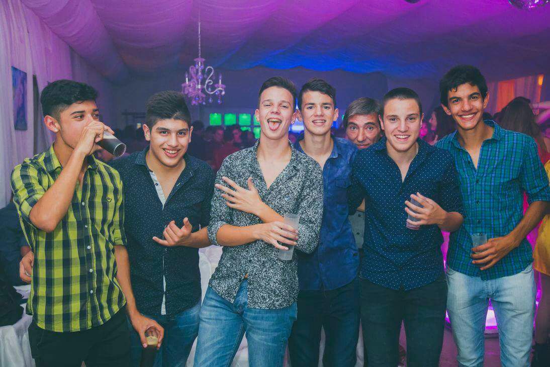 GonzaMartin55's tweet photo. Feliz día a esta banda... LA NONA FC 😺😎🚀🍻 https://t.co/ryIMr25Tha