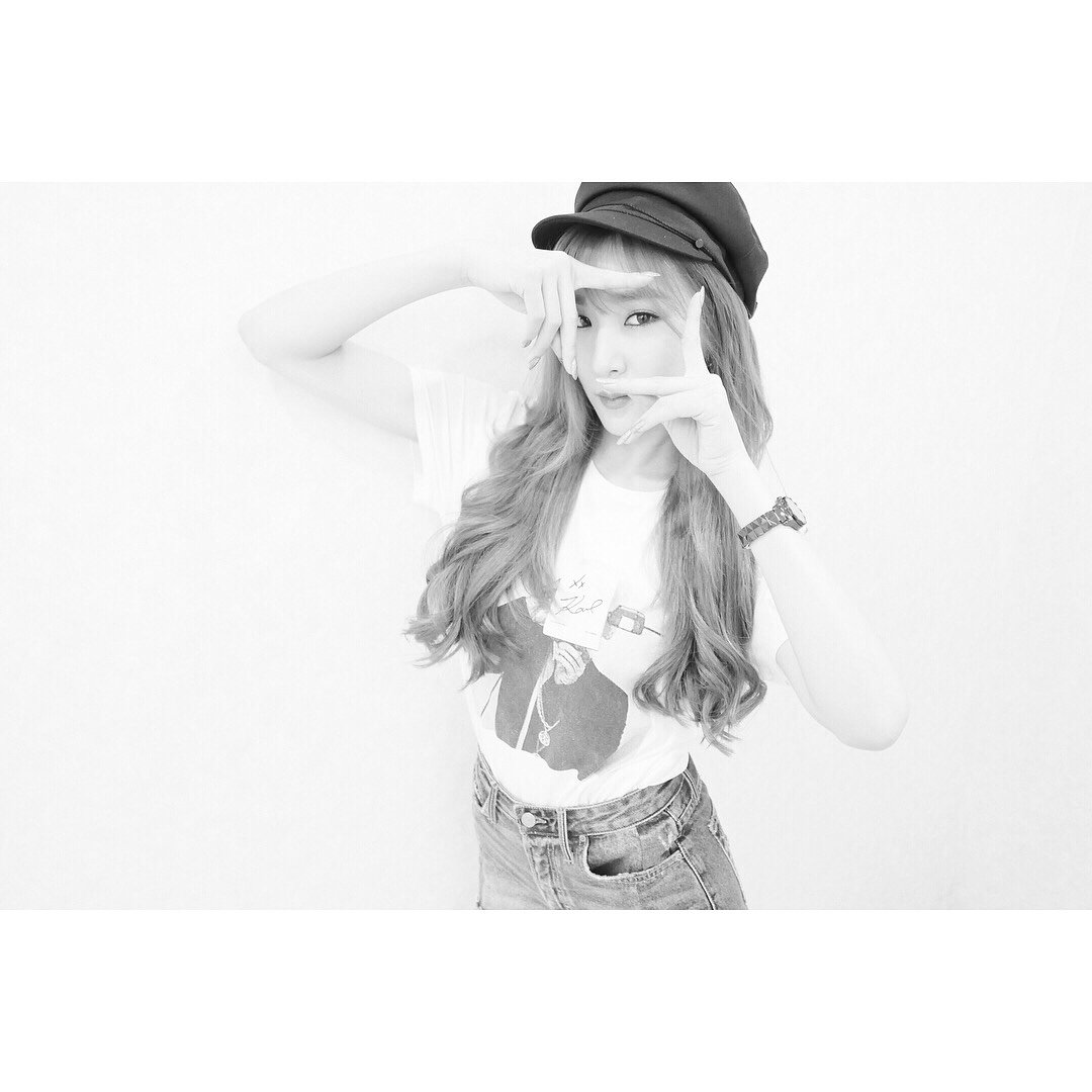 [OTHER][17-09-2014]Tiffany gia nhập mạng xã hội Instagram + Selca mới của cô - Page 15 DFJw0wyVoAAeGcF