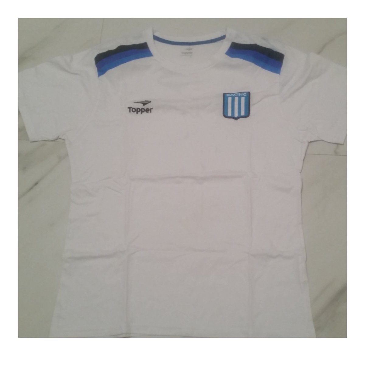 AlanSelem's tweet photo. Atención: Mañana sorteo la remera oficial de #Racing Topper. La queres? SEGUIME y tenes serias posibilidades de que sea tuya! #LadeRacing https://t.co/ZXmnO3jhYW