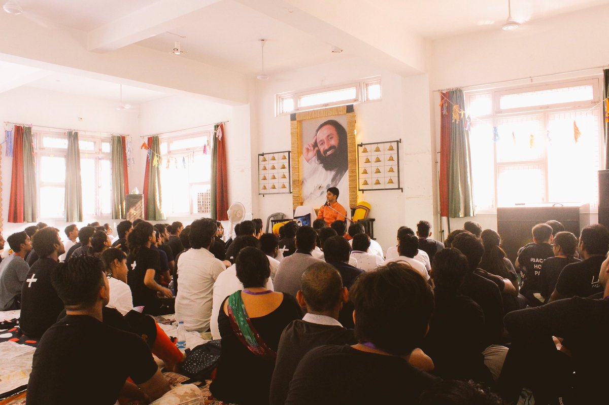 Theashwaniarora's tweet photo. Started #Happiness Program For Youth in #Meerut with @Thesiddharthkar having a great time with beautiful energetic souls.
#ThursdayThoughts https://t.co/Uu45jbyR2c