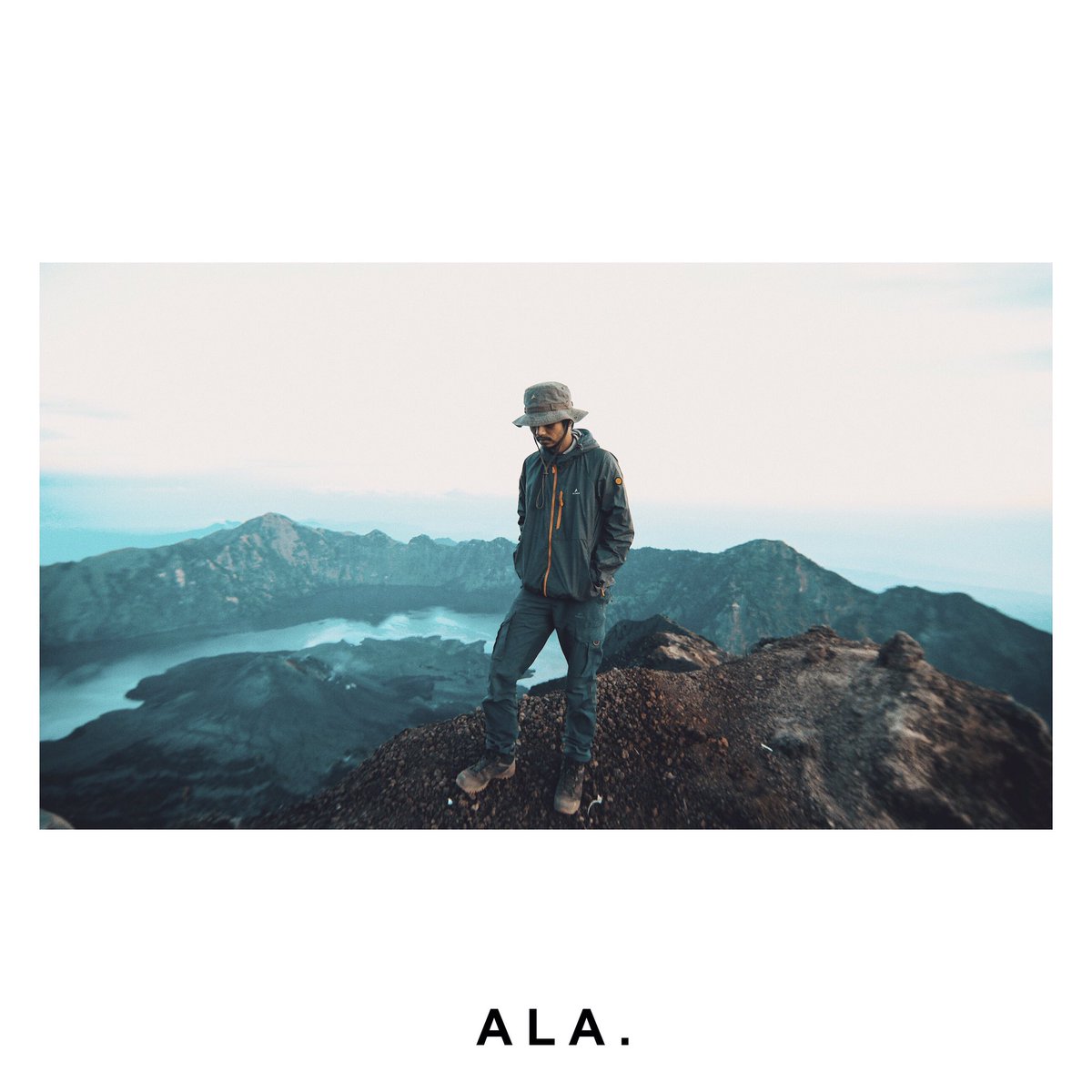 Di KBBI, "ala" berarti "tinggi". Jika kau mau menikmatinya dengan tambahan huruf "M", tak perlu menjadi seseorang dengan tambahan huruf "Y"