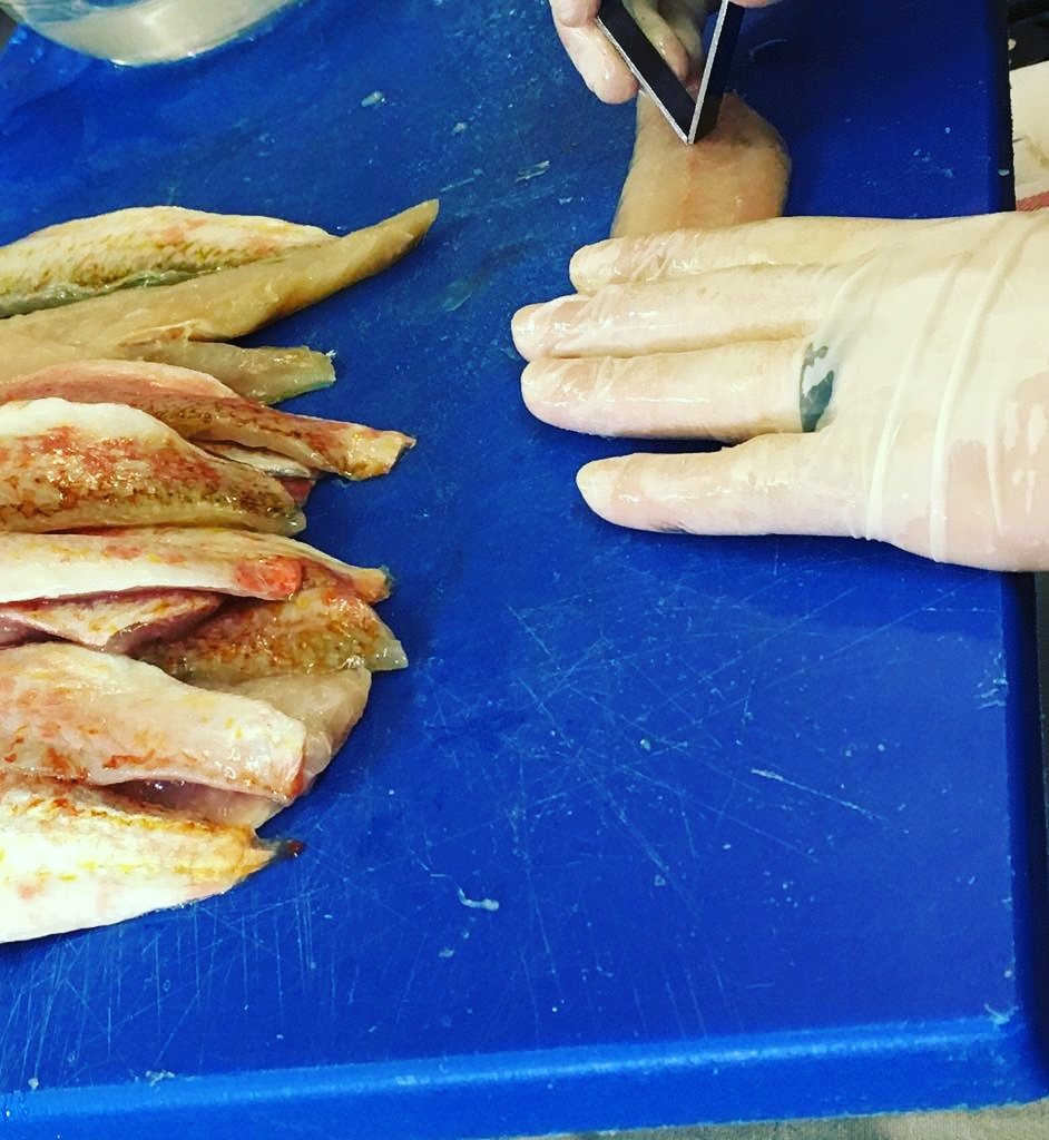 ColineTopChef's tweet photo. Une préparation méticuleuse! Retrouvez au menu Instinct les #rougets de #méditerranée 🐟🌊
Arrêtez tout et retrouvez nous à #lapergola #food https://t.co/Q3qouDQlVH