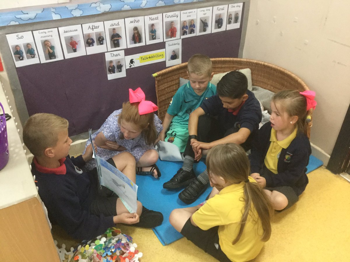 Year4_BDP's tweet photo. @bentondeneprim Now we are shared our story books with our reception friends! @BDP_EYFS https://t.co/kmi7L0fNPQ
