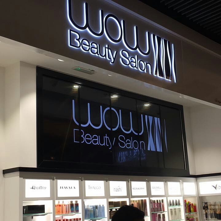DigiCommUAE's tweet photo. We have just completed a 1x5 portrait #videowall for WOW Salon in Dubai Mall. Each screen is powered by one @Brightsign LS423 media player. https://t.co/CRKbRpF3WQ