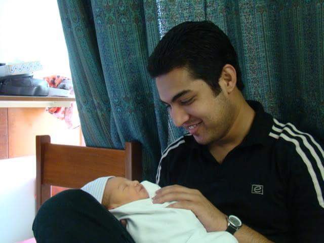 iqrarulhassan's tweet photo. سات سال پہلے، آج ہی کے دن، ٹھیک اسی وقت پہلاج پہلی بار اپنے بابا کے ہاتھوں میں آیا تھا۔۔۔ بیس جولائی 2010, 2:53pm۔۔۔ زندگی کاسب سےقیمتی لمحہ https://t.co/zbqFUyx32f