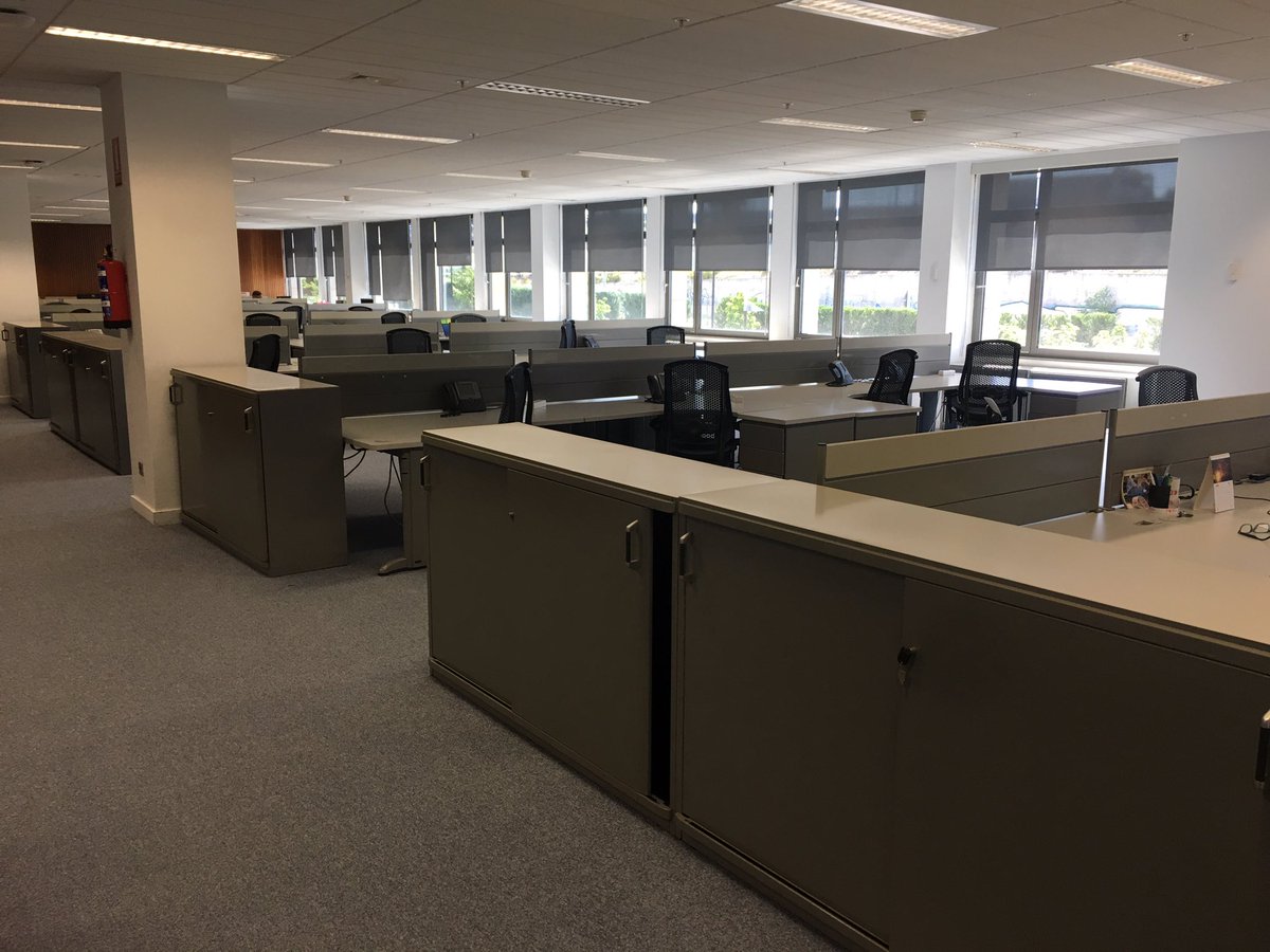 ComiteOracle's tweet image. Muchas gracias a tod@s por vuestro apoyo. La oficina vacía y tod@s en la calle. No más despidos en Oracle #OracleERE2017