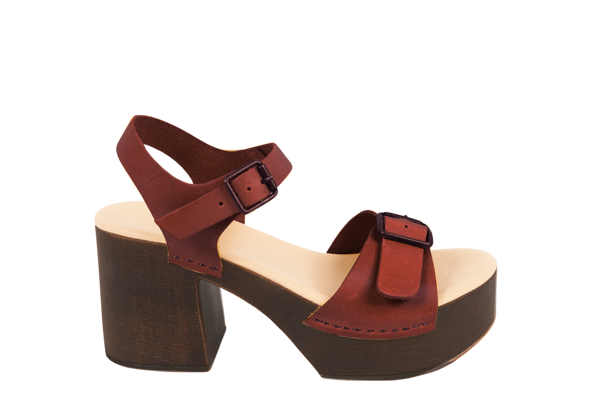 fadbarcelona's tweet photo. .@DeuxSouliers, calçat fet a mà inspirat en els clàssics. Fins al 30/08 al #BarcelonaDesignersCollective by @LaRocaVillage curated by FAD. https://t.co/QgovqkomC5