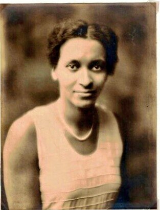 Nigeria's tweet photo. Yewande Savage (1906-1964). The 1st West African female Doctor 1929. Endured race and sex discrimination yet inspired many by her example. https://t.co/zmLZQev0Xi