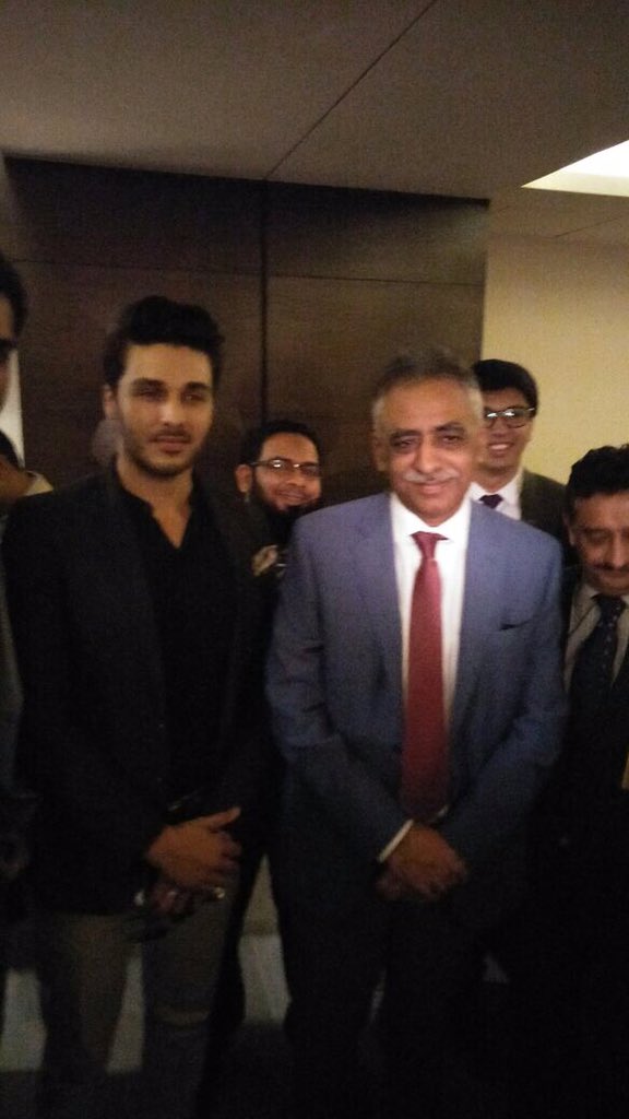 haffsahkh's tweet photo. @marhaba Muhammad Zubair Umar, governor Sindh at the inauguration. Jee aya nu!! 

#marhabaloungeKHI https://t.co/XMorVBaVKU