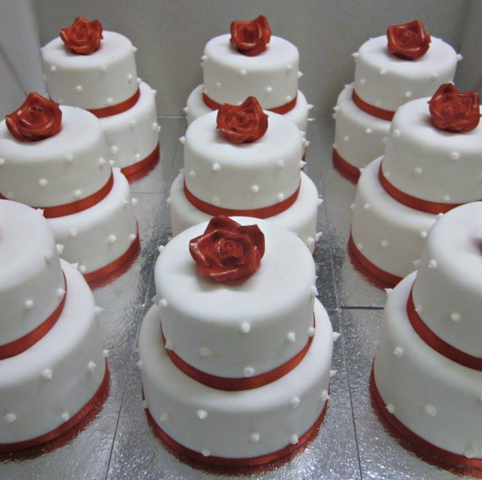 CakeWorksHawaii's tweet photo. . A beautiful cake for that beautiful day.
.
https://t.co/4zbQNfhAMZ .
#cakeworks #cakeworkshi #customcake #custo… https://t.co/vIK2xQJWTu https://t.co/Wcvsee1bqw