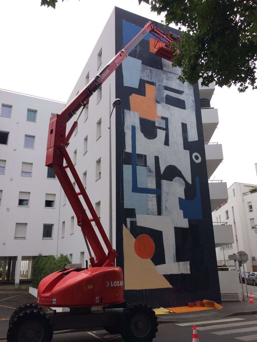 ChristopheCotta's tweet photo. #silene offre une façade à l'artiste us Ellen Rutt dans le cadre des #Escales2017 beau terrain de jeu ! #SaintNazaire de plus en plus belle https://t.co/JqBuW68Gx5