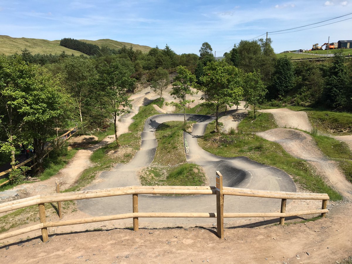 LouClem1's tweet photo. #NantYrArian #aberystwyth #redkites  #family #walks #sunshine #cakes #views #mtb next time. Beautiful #Wales #FindYourEpic #OMGB https://t.co/bQwXxze56F