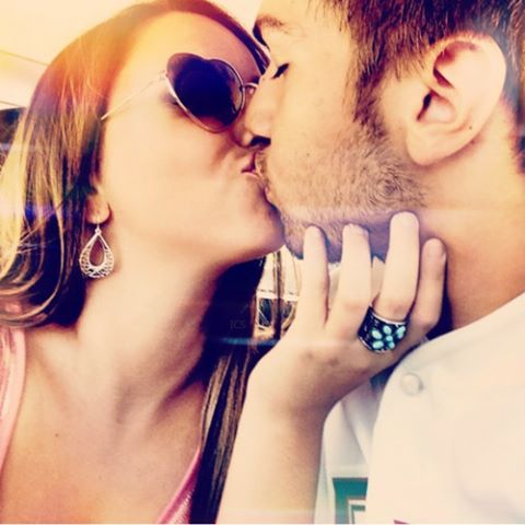952655006Kelly's tweet photo. Online #dating maybe is your greatest #chance of meeting #someone outside your apartment or office.join us, https://t.co/SeWbGsf2Cg  #love https://t.co/aC9JuU4AuH