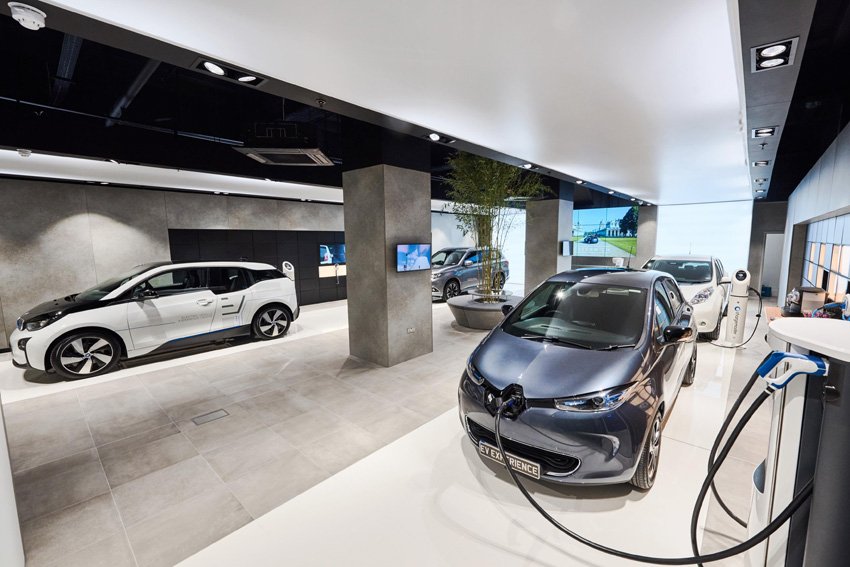 nextgreencar's tweet image. EV Experience Centre launches in Milton Keynes - first multi brand EV advice centre &amp;amp; showroom opens Saturday #EVEC goo.gl/mhjcro