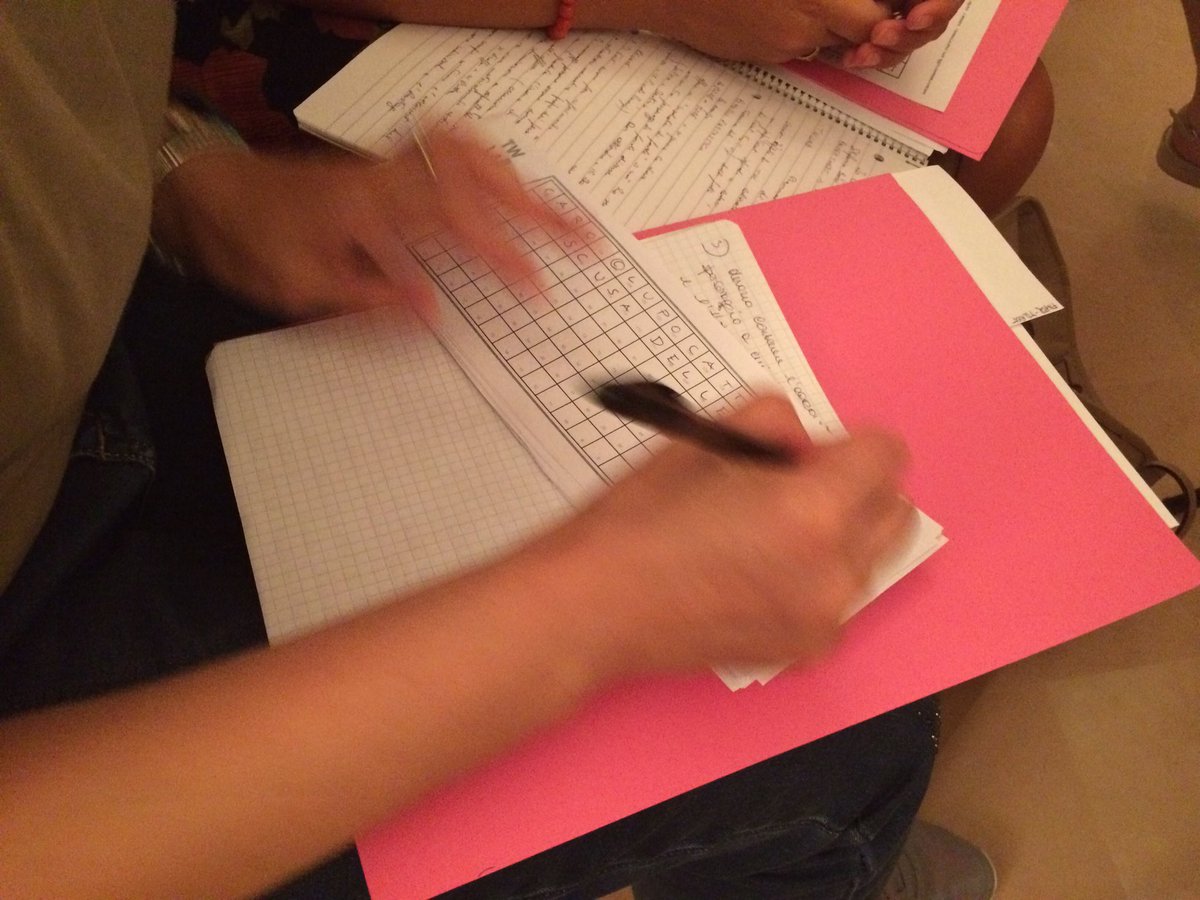 TwLetteratura's tweet photo. Tra binomi fantastici e insalate di favole qui al #TTM2017 con @wlascuolaviva c'è da divertirsi! (e intanto scopriamo come funziona #TwLab) https://t.co/juBm9BePUn