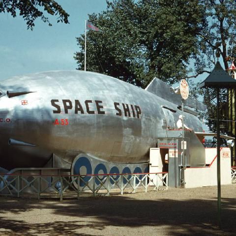 robnitm's tweet photo. Amazing Colour Pictures of the Festival of Britain in Battersea Park in 1953 | https://t.co/R8XUotSYl3 https://t.co/AUG1Bwmq7N