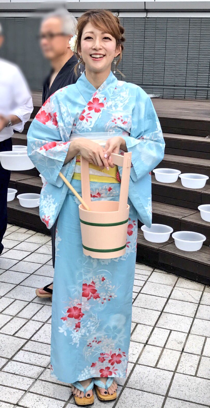 アマルフィ 劇団四季の部屋 17 07 名古屋駅地区打ち水大作戦 打ち水タイム カメラマンさんが写真を取りやすい様に ゆっくり打ち水してくださってました ペディキュアも素敵 劇団四季 名古屋四季劇場 リトルマーメイド 松元恵美 打ち水 アマルフィ 劇団四季の部屋 17 07 名古屋駅地区打ち水大作戦 打ち水タイム カメラマンさんが写真を取りやすい様に ゆっくり打ち水してくださってました ペディキュアも素敵 劇団四季 名古屋四季劇場 リトルマーメイド 松元恵美 打ち水