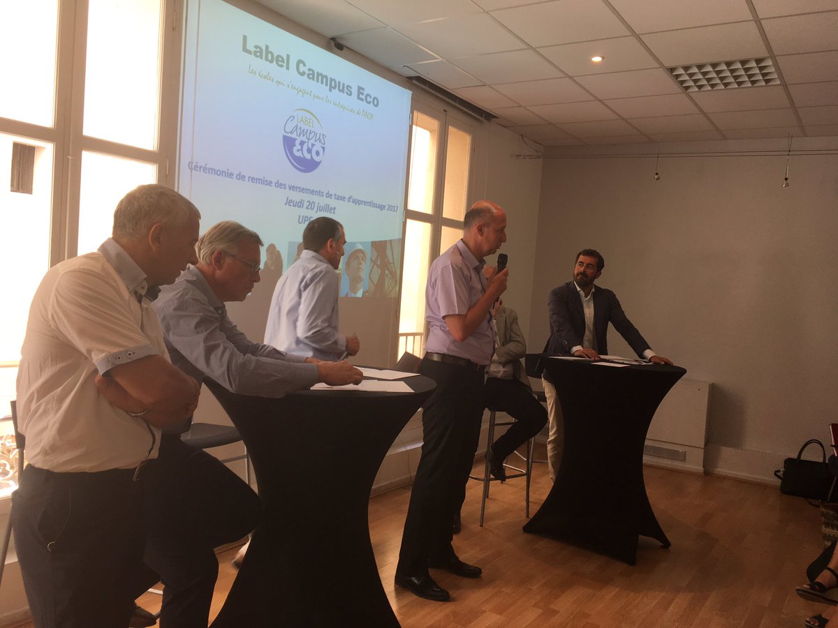 UPE13_'s tweet photo. Remise des versements de la taxe d'apprentissage aux écoles du  @label_campuseco ✨✨ https://t.co/wsO8tqnjlW