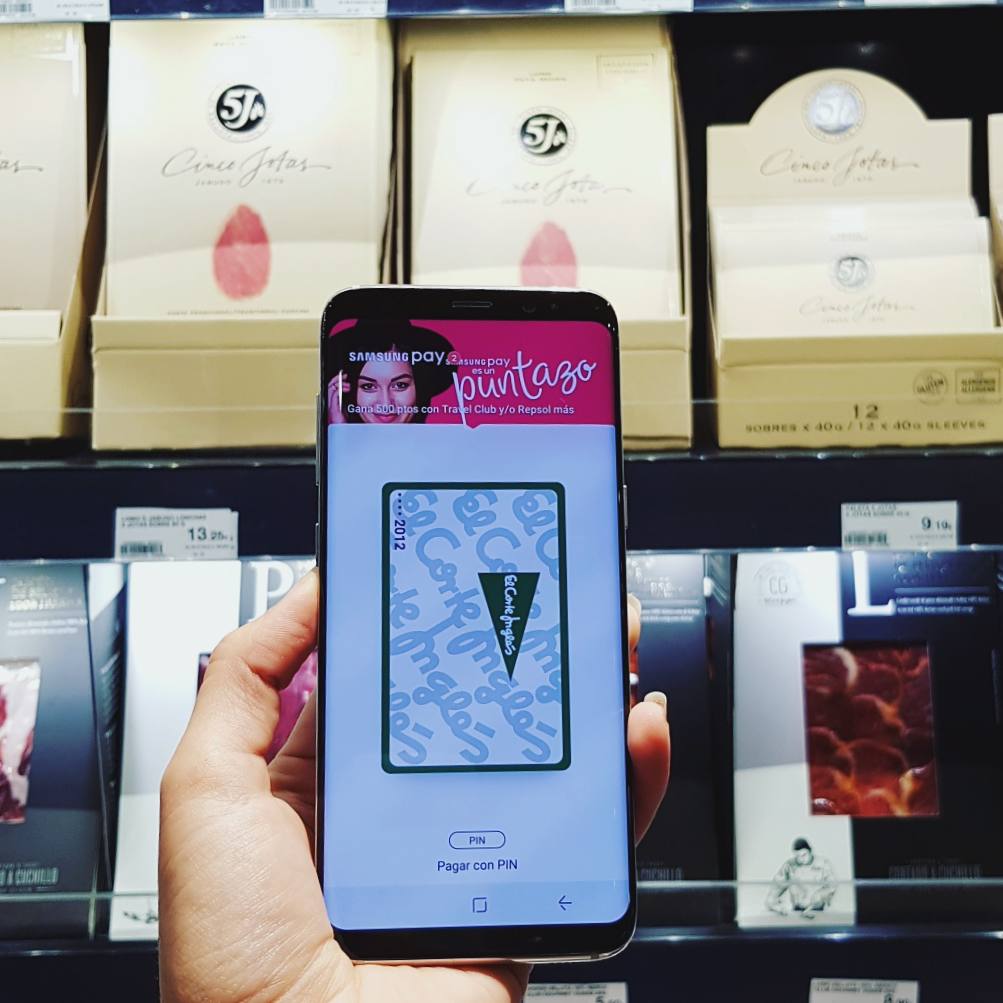 SamsungEspana's tweet photo. Hoy ser CM de @SamsungEspana tiene premio 😍 Tengo 100€ para darme un capricho gourmet en @elcorteingles con #SamsungPay ¿Qué me compro? https://t.co/EwsgkXDSFG