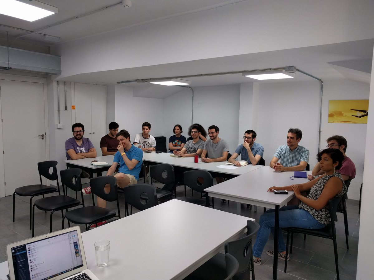 Empezamos con la formación de PR de @Ludipe dónde nos contará cómo hace amigos 🤗