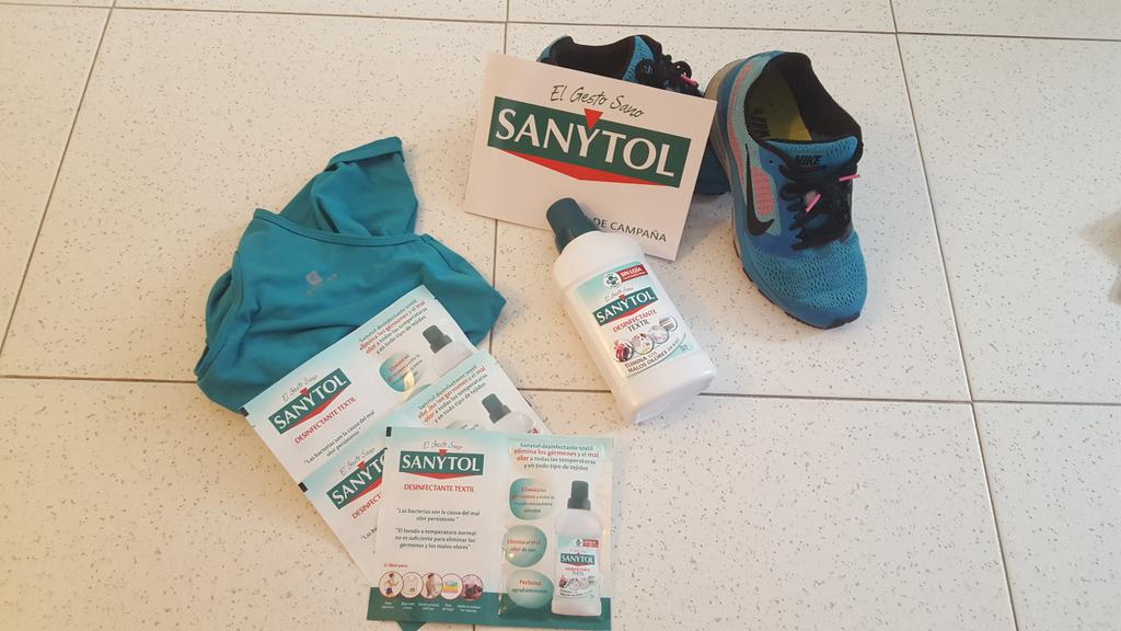 Martusgm's tweet photo. Recién llegada del gimnasio a la lavadora. @youzzspain @Sanytol #youzz #youzz #youzzsanytol #elgestosano #fueralosmalosolores https://t.co/jq1Sj93Ohx