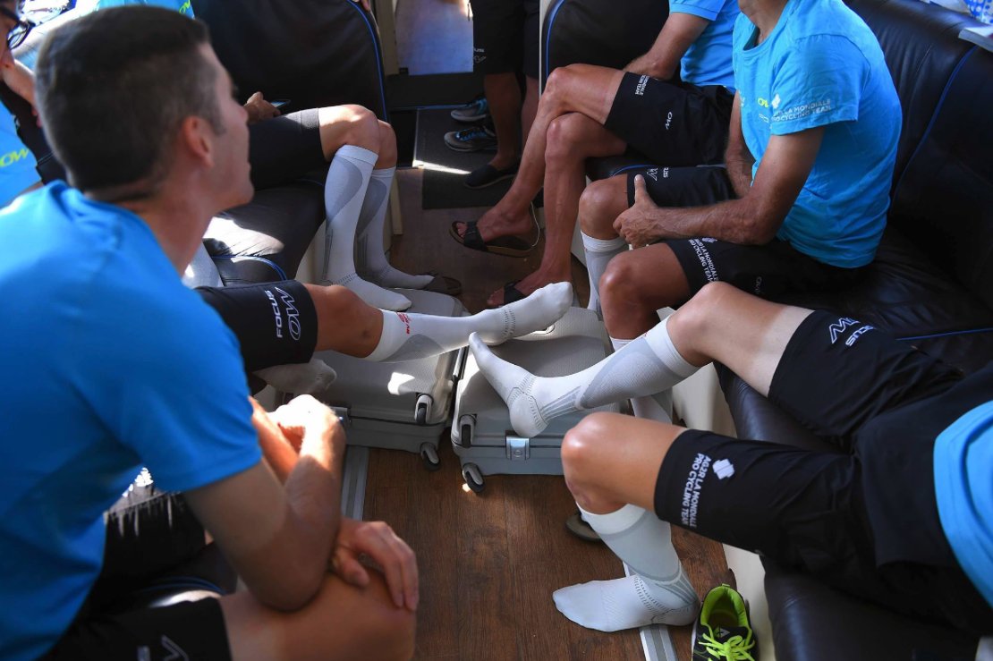 Bvsport_es's tweet photo. Después de la etapa 16 de #letour2017 el equipo #AG2R se relaja y se recuperan con #ProRecupElite.🚴
#bvsport #bvsportathletes #iusebooster https://t.co/dOmT17B7xZ