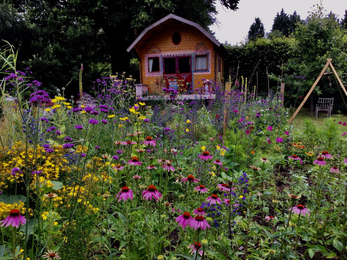 NaturalBeeTrust's tweet photo. It became dark and stormy, but then, very soon after, the nectar flowed wildly and the bees danced with joy ....
#growingforbees https://t.co/2ZwU2ostZU