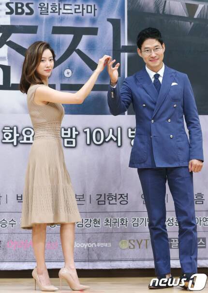 NAMOOACTORS2004's tweet photo. [#유준상] SBS 새월화드라마 #조작 의 든든한 한 축! 유준상 배우~ 슈트는 역시 유준상이지! 7/24 월요일 밤에 시작됩니다 #스플래쉬팀 #이석민 #잘생겼어 #멋있어 #섹시해 https://t.co/N1notNRrK6