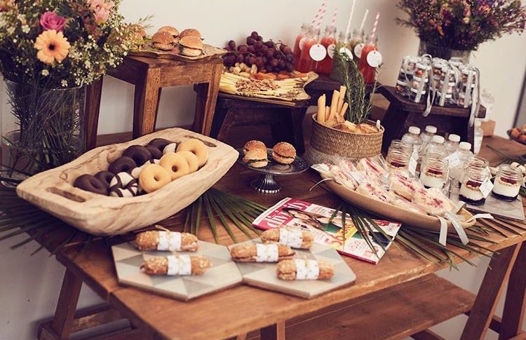 ¿Jueves? 🤔 ¡Qué rápido pasa la semana! ¿Quién se apunta a un desayuno como este de <a href="/21demarzo_bcn/">21 de marzo</a>? 😍💍