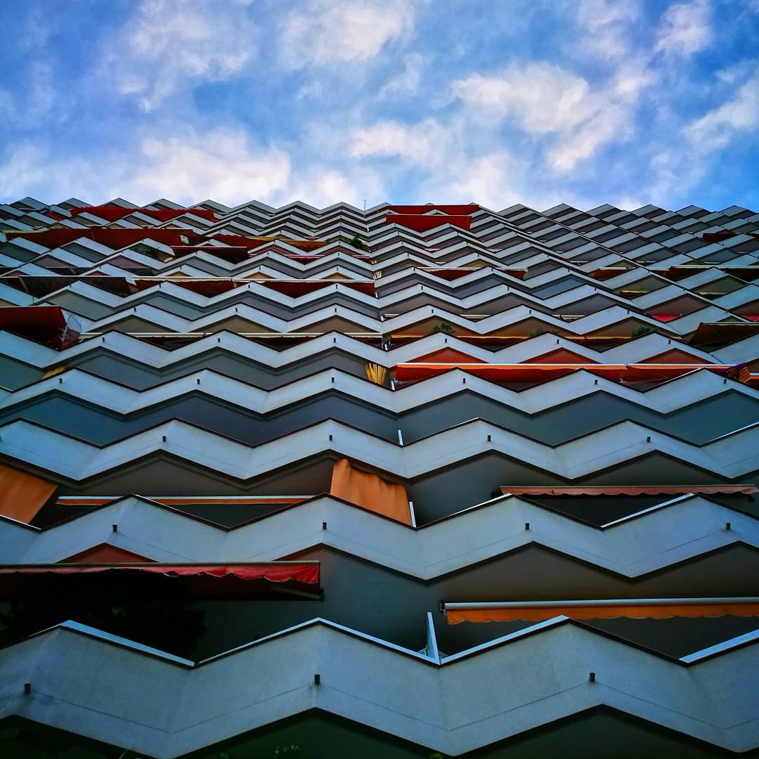 marcosansalone's tweet photo. Waves.🌊🌊 #barcelona #Instangram #igers #igerbcn #architecture https://t.co/sWVgs7Qwbn
