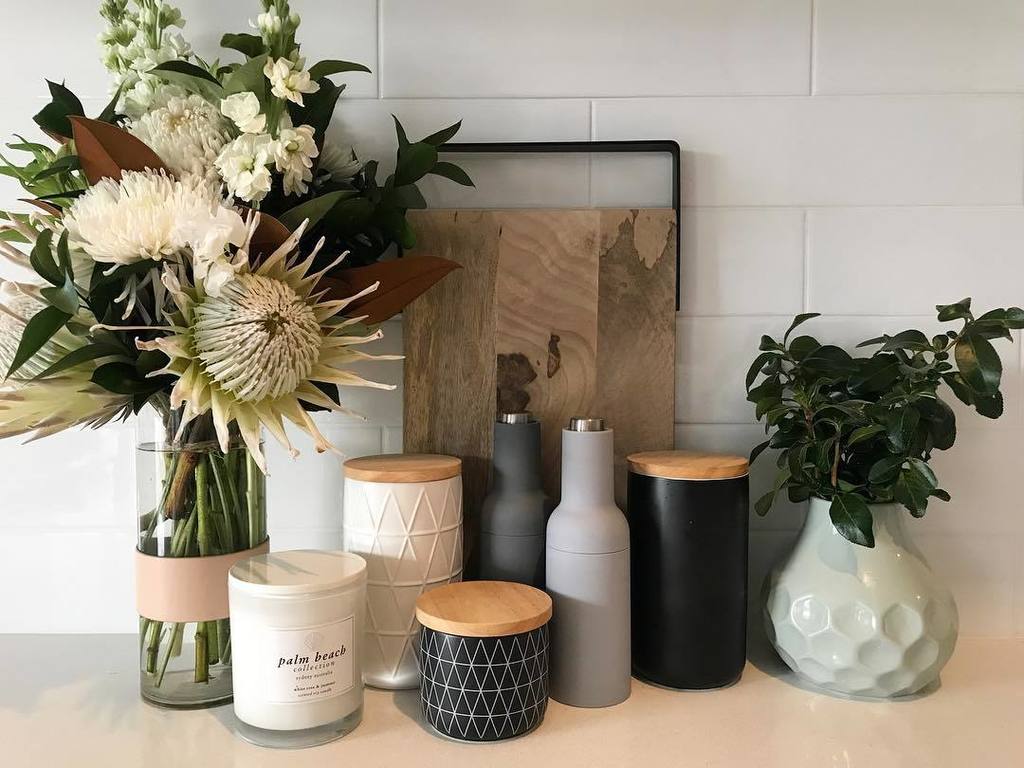 katrinas_tweets's tweet image. instagram.com/p/BWwgGSKAEmF/ Gathering and collating. I never stop shufflin'. #vignette #kitchenvignette