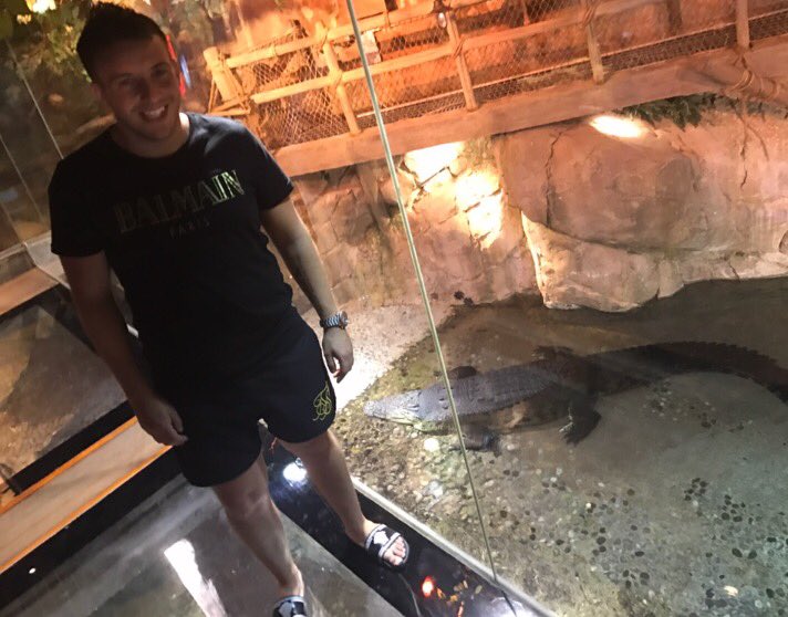 ChrisPatrick147's tweet photo. I've waited a lot of years but finally met THE KING #Seeittobelieveit #Kingcroc @DubaiAquarium what an absolute boss https://t.co/knMygpydvT
