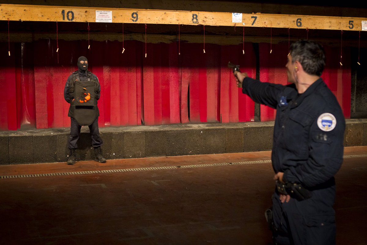 PLP178151's tweet photo. 1/8 Un petit fil aujourd’hui pour parler du fameux tir de confiance pratiqué au #GIGN.
#Thread 
#RdV #TOT estimé 11h00 https://t.co/vqSzDQTO6z