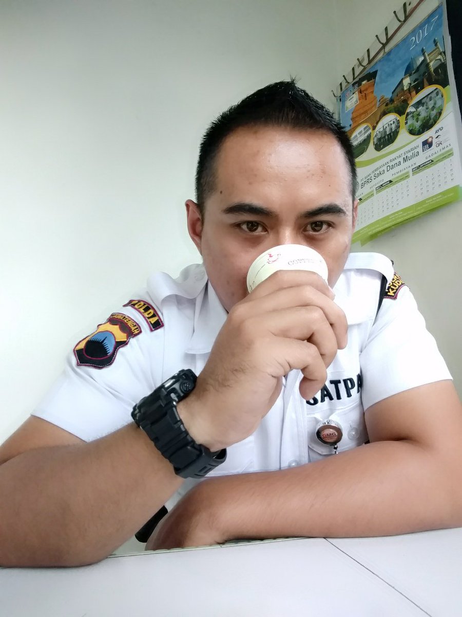 Sholikhin1011's tweet photo. Ngopi sek Ben cethoโ๐ฎ๐
#ngopi #kopi #coffeetime #coffebreak #coffee #security #securiti #possecurity #satpam #possatpam #possatpamvip https://t.co/Q4lA61QEs4
