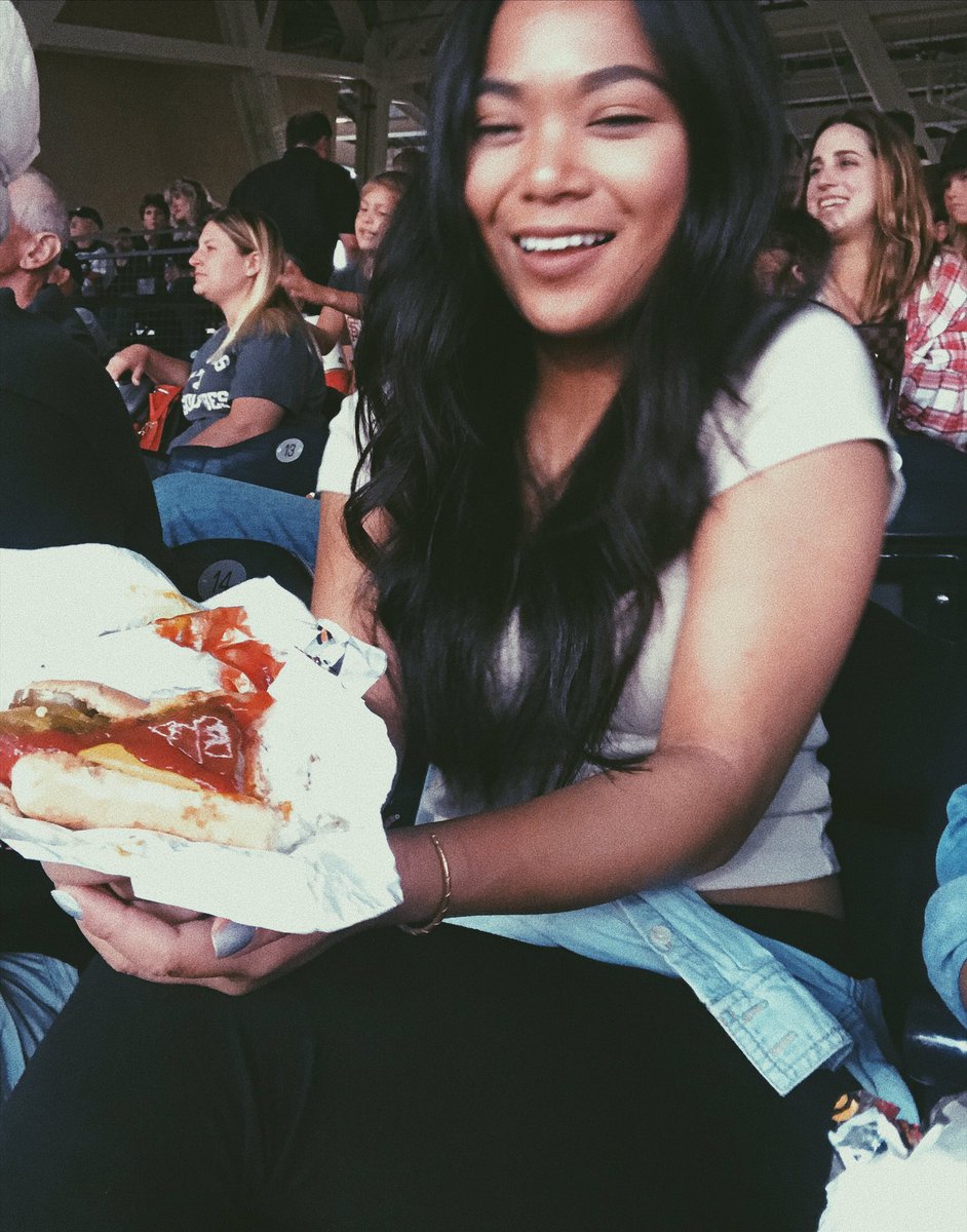 Umblaurela's tweet photo. Before the night is over, happy #nationalhotdogday to my fav wiener and snap filter. https://t.co/RtrlbizvJc