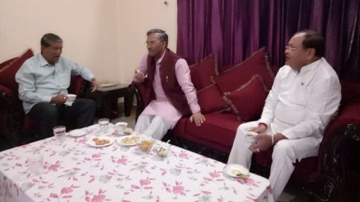 tsrawatbjp's tweet photo. Met Shri @harishrawatcmuk ji after i came to know of his accident, wish him best of health https://t.co/NnhDOUIvM3