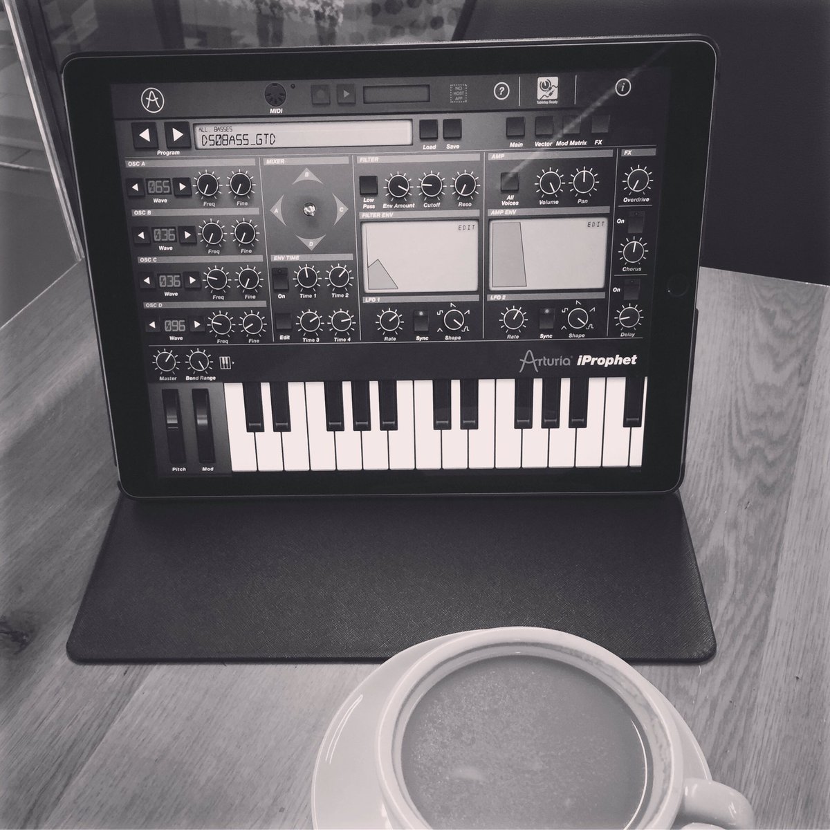 soleindustry's tweet photo. Early morning session, noodling with iProphet - no better way to start the day 🎛☀️ #iprophet #housemusic https://t.co/DKZuPu07KD
