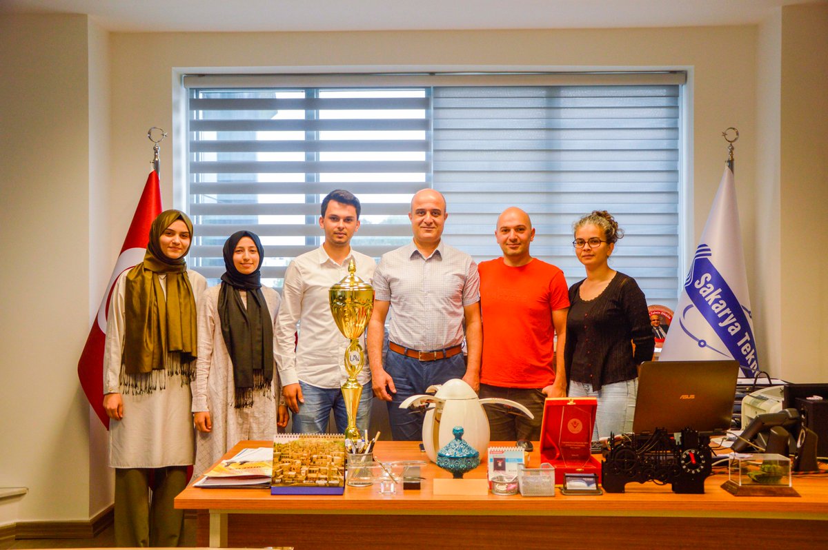 sauteknokent's tweet photo. TÜBİTAK ve TAİ tarafından düzenlenen "Uluslararası İnsansız Hava Araçları" yarışmasında Flying EGG projesi ile ödül alan ekibi tebrik ederiz https://t.co/lXPmBGf7Jf